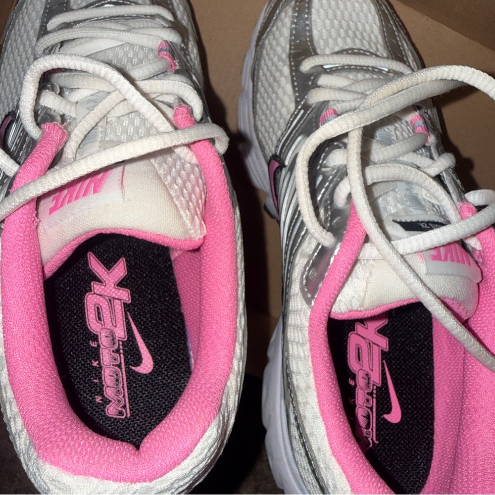 Nike Air Max Moto 2K HQ2056-101 Women's
7.5 White Pink Lifestyle Shoes RHS8575 - Picture 4 of 7
